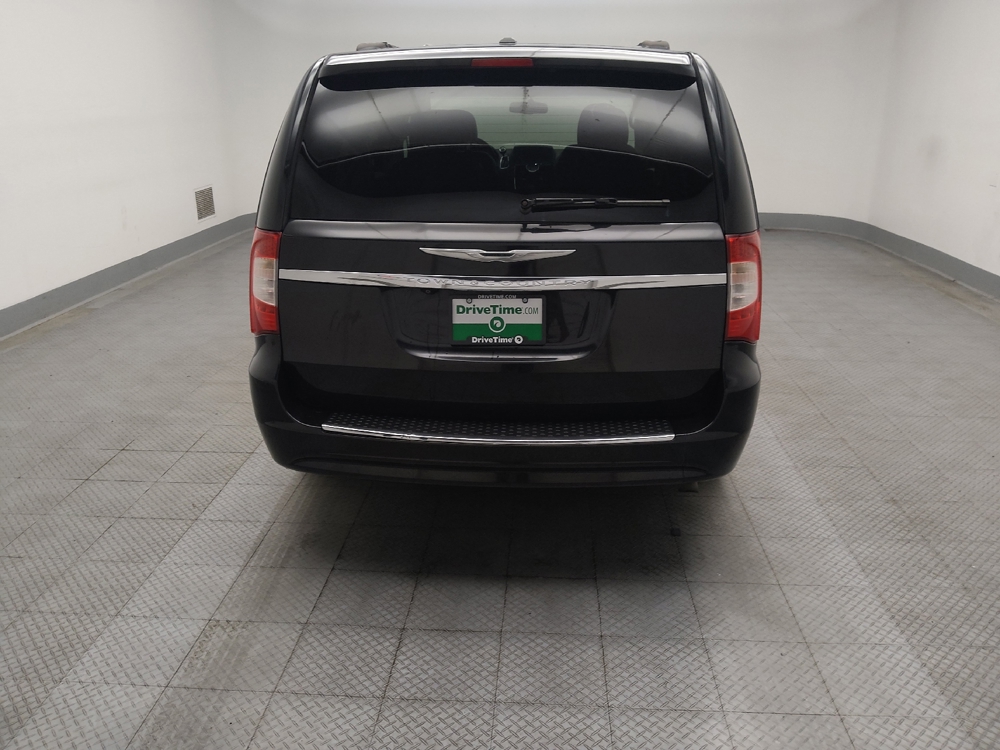 2015 Chrysler Town & Country Touring - Photo 6