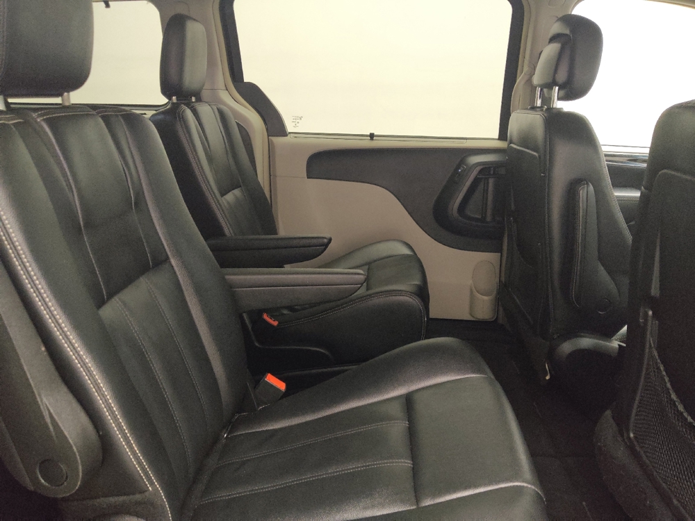 2015 Chrysler Town & Country Touring - Photo 15