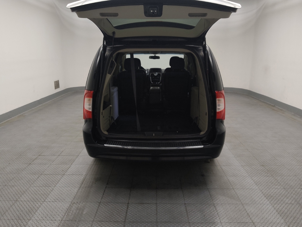 2015 Chrysler Town & Country Touring - Photo 22
