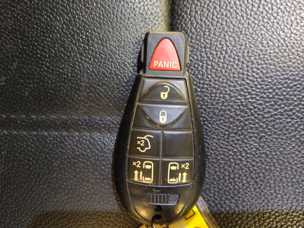 2015 Chrysler Town & Country Touring - Photo 25
