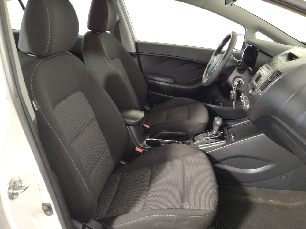 2017 Kia Forte5 LX - Photo 16