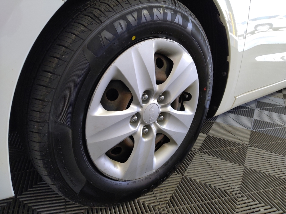 2017 Kia Forte5 LX - Photo 24