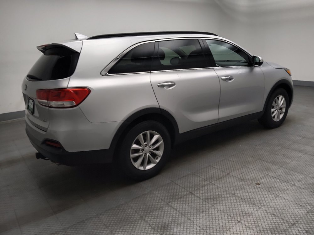 2018 Kia Sorento LX - Photo 8