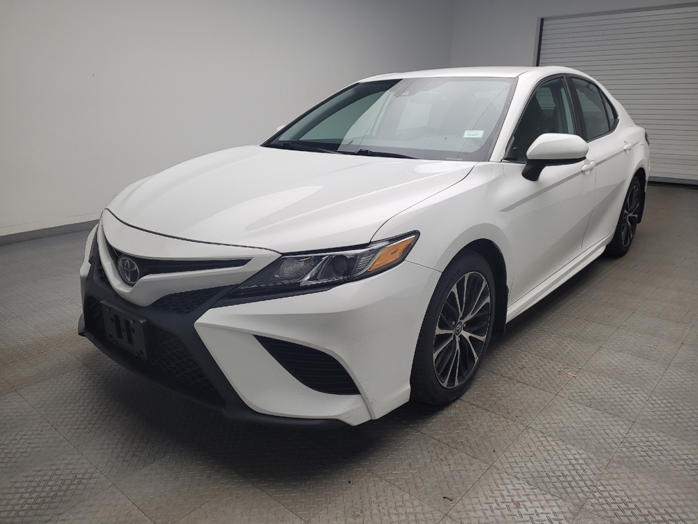 2020 Toyota Camry SE's photo