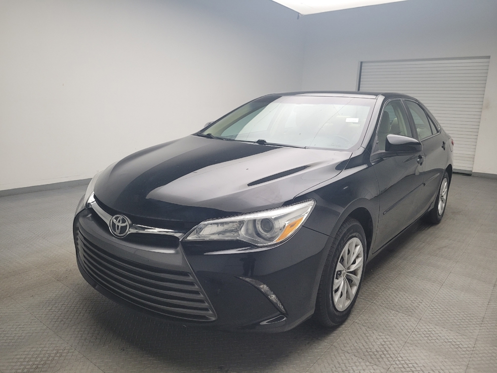 2016 Toyota Camry LE's photo