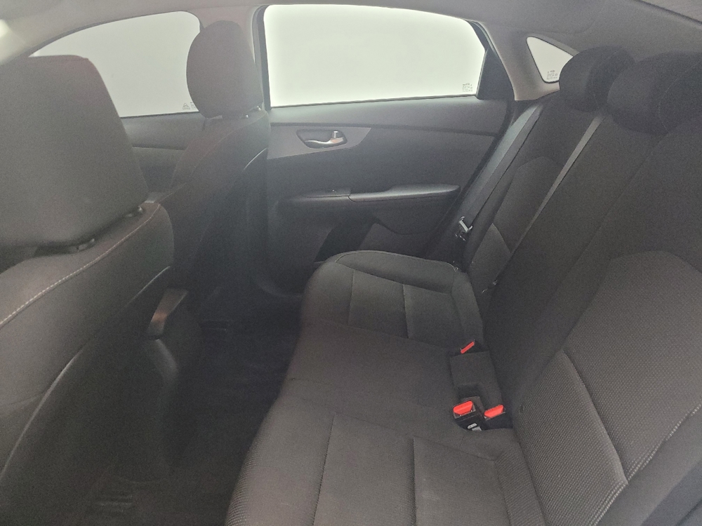 2021 Kia Forte LXS - Photo 14
