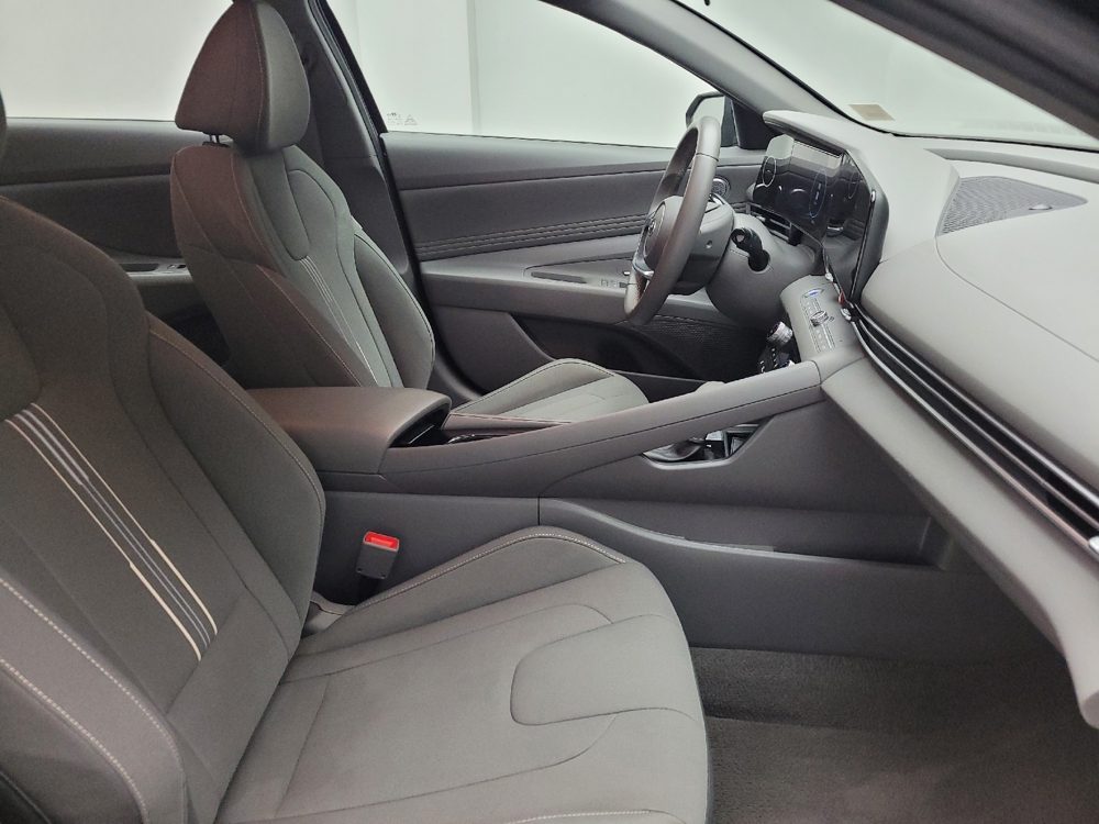 2023 Hyundai Elantra SEL - Photo 16