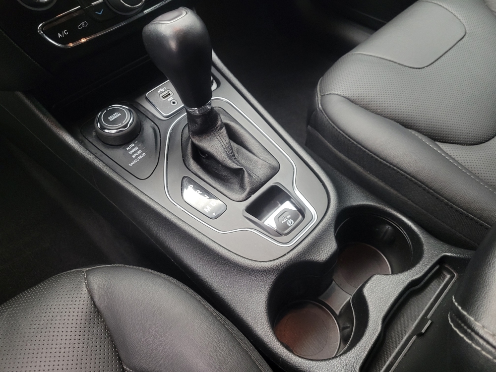 2021 Jeep Cherokee Latitude Lux - Photo 20