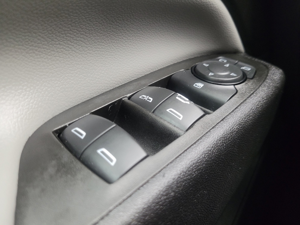 2020 Chevrolet Equinox LS - Photo 21