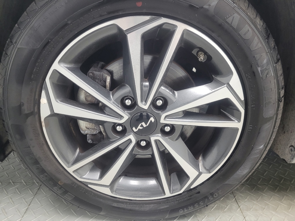 2024 Kia Forte LXS - Photo 24